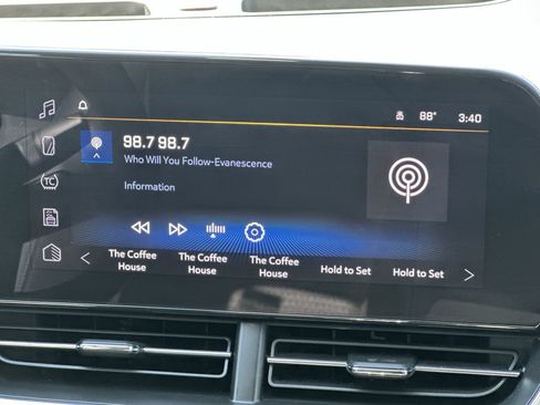Used 2025 Chevrolet Trax LT w/ LT Convenience Package FWD image 26