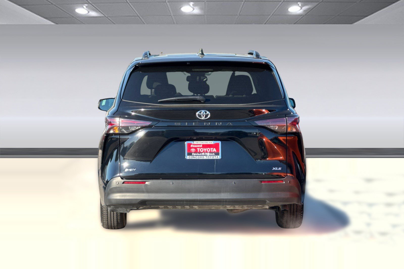 Used 2026 Toyota Sienna XLE FWD image 10