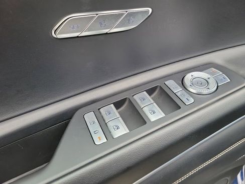 Used 2024 Genesis GV80 2.5T AWD/4WD image 23