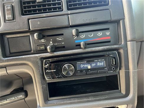 Used 1990 Toyota Pickup Deluxe image 17