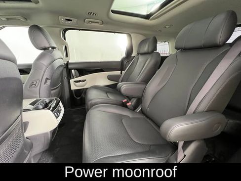 Used 2024 Kia Carnival SX Prestige image 17
