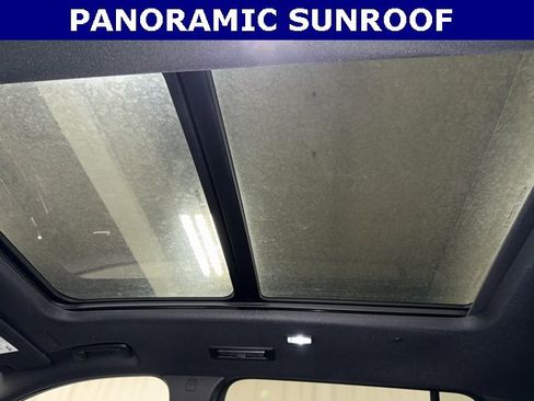 Used 2025 Chevrolet Traverse RS image 30