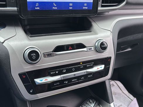 Used 2023 Ford Explorer XLT w/ Equipment Group 202A AWD/4WD image 45