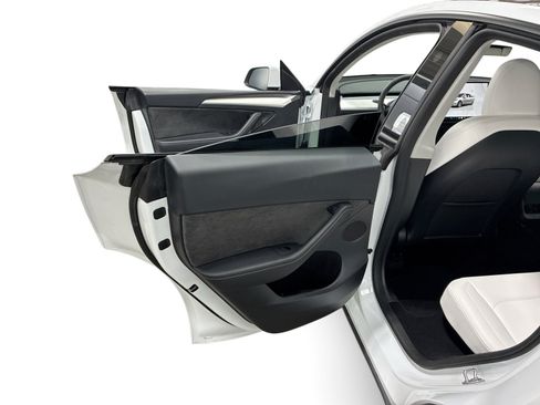 Certified 2023 Tesla Model Y Long Range AWD/4WD image 10
