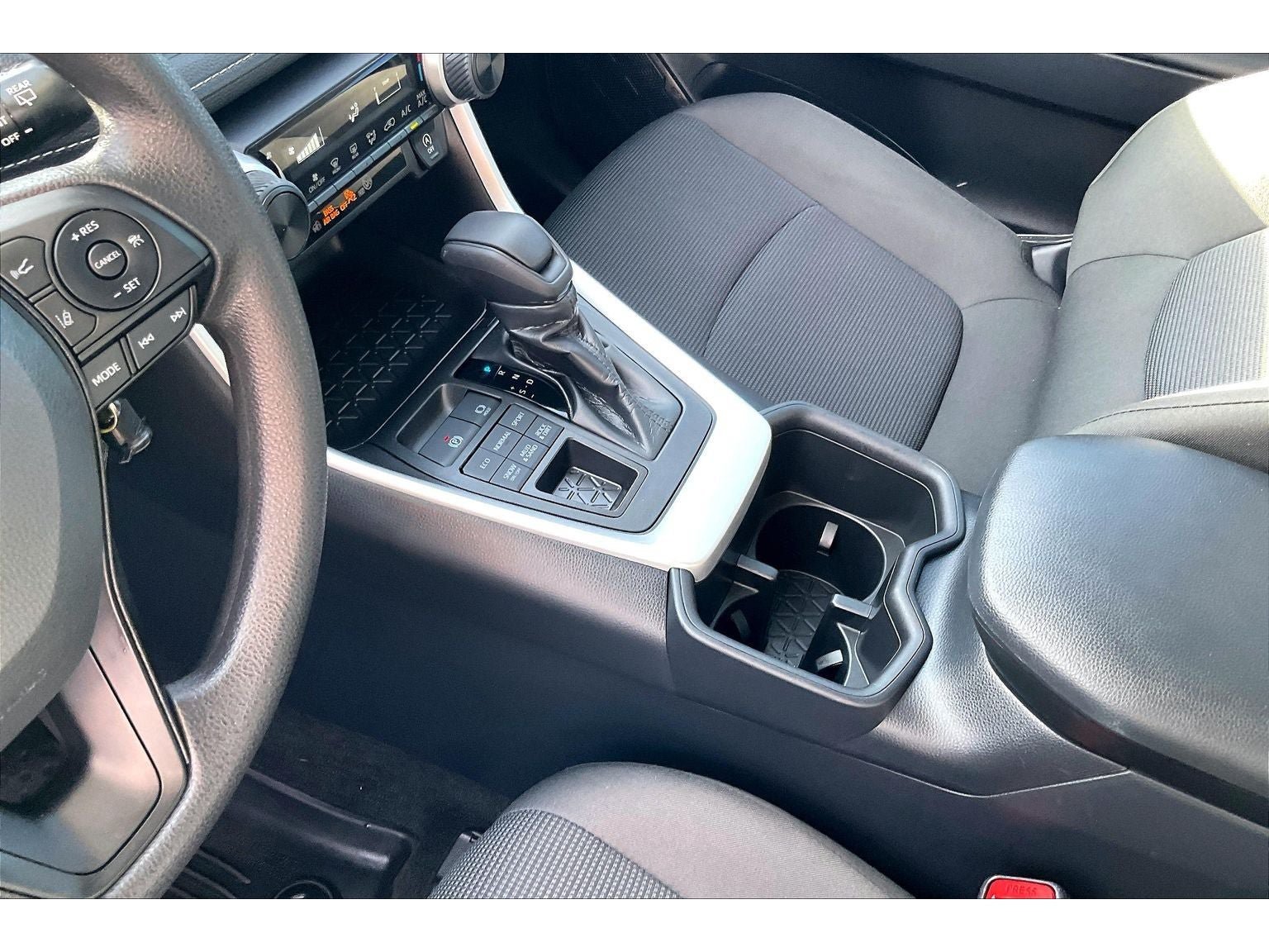 Used 2024 Toyota RAV4 LE AWD/4WD image 19