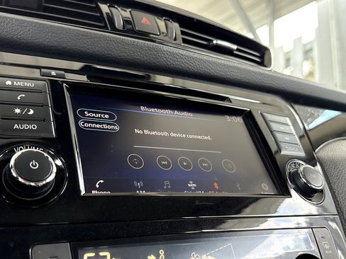 Used 2022 Nissan Rogue Sport SV image 6