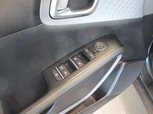 Used 2020 Kia Soul LX image 24