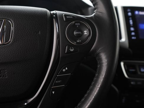 Used 2017 Honda Pilot Touring image 32