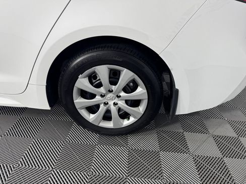 Used 2025 Toyota Corolla LE FWD image 12