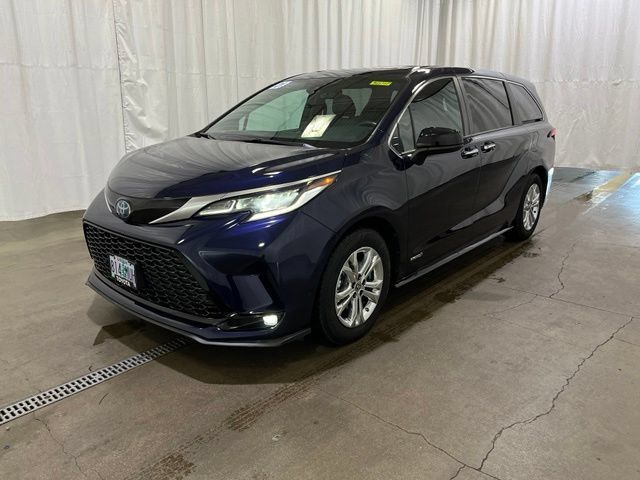 Certified 2021 Toyota Sienna XSE AWD/4WD image 8