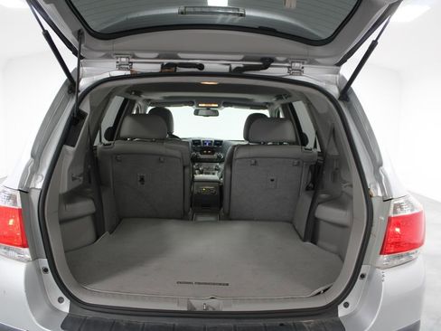 Used 2012 Toyota Highlander SE image 13