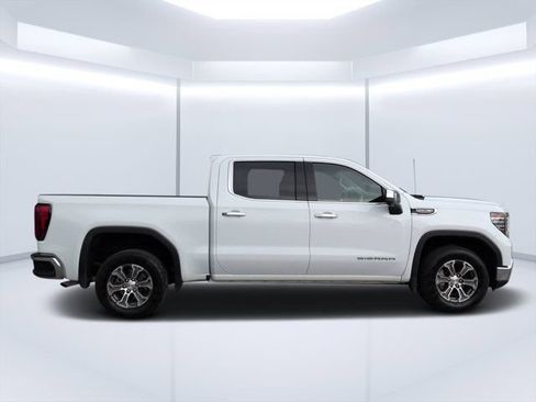 Used 2025 GMC Sierra 1500 SLT RWD image 2
