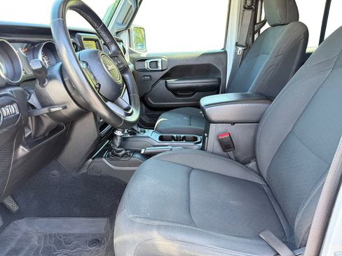 Used 2022 Jeep Gladiator Willys image 9
