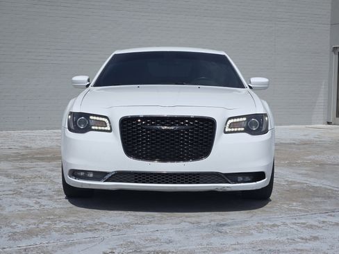 Used 2019 Chrysler 300 S image 2
