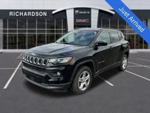 Used 2024 Jeep Compass Latitude AWD/4WD image 1