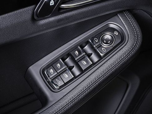Certified 2024 Porsche Macan AWD/4WD image 26