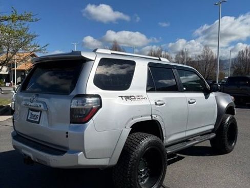 Used 2018 Toyota 4Runner SR5 AWD/4WD image 6