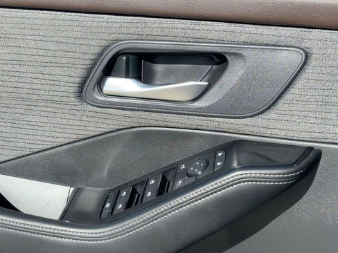 Used 2023 Nissan Rogue SV image 13