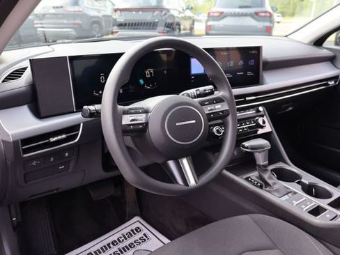 Used 2026 Hyundai Sonata SE FWD image 12