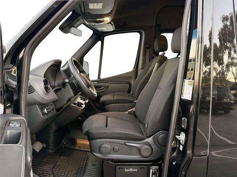 Used 2019 Mercedes-Benz Sprinter 2500 image 13