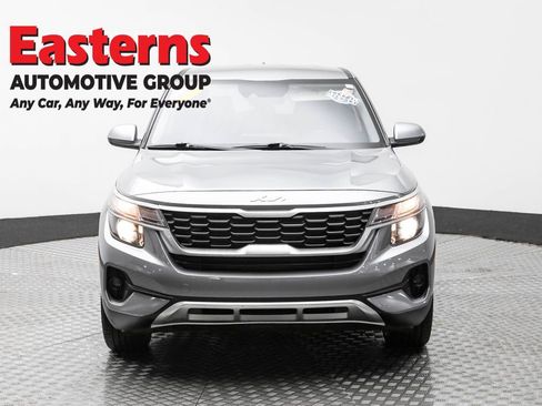 Used 2023 Kia Seltos LX image 2