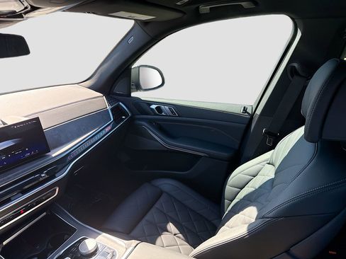New 2025 BMW X5 xDrive50e w/ Climate Comfort Package image 17