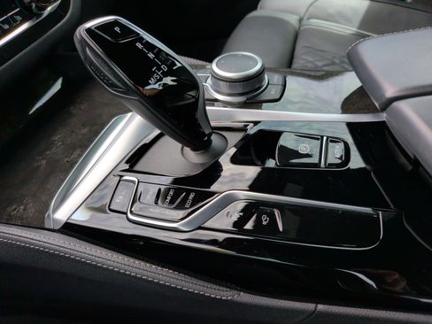 Used 2022 BMW M550i xDrive w/ Dynamic Handling Package image 20