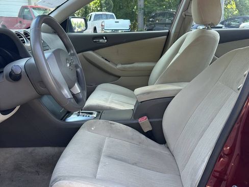 Used 2010 Nissan Altima 2.5 S FWD image 13