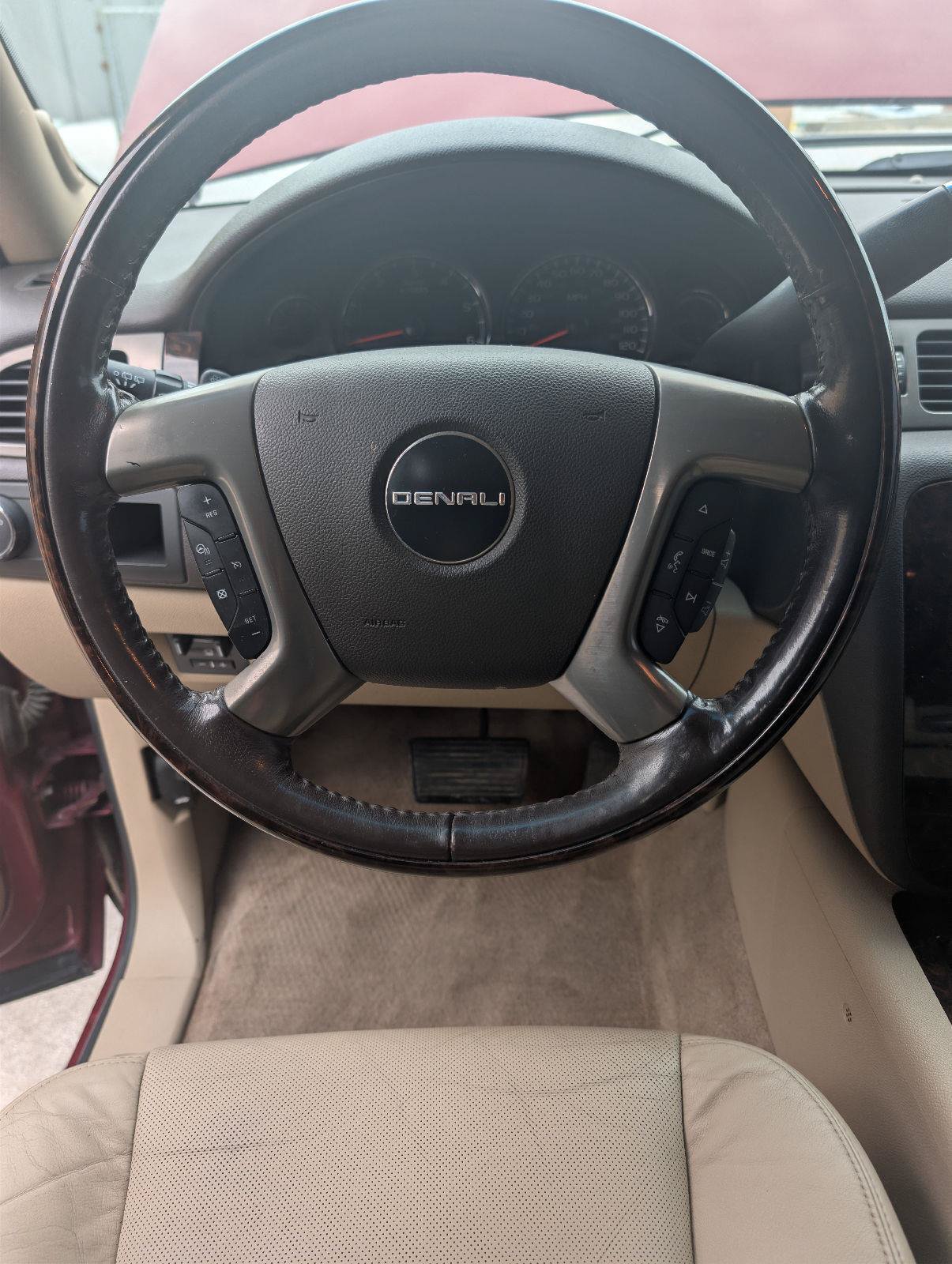 Used 2011 GMC Yukon XL Denali AWD/4WD image 23