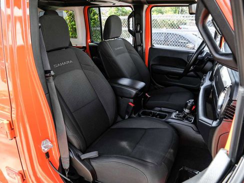 Used 2018 Jeep Wrangler Unlimited Sahara image 36