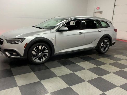 Used 2019 Buick Regal Preferred w/ Sights and Sounds Package AWD/4WD image 4