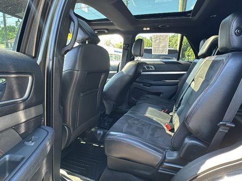 Used 2018 Ford Explorer XLT w/ Equipment Group 202A image 31