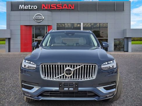 Used 2023 Volvo XC90 B6 Plus image 2