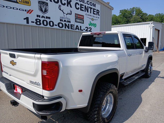Used 2025 Chevrolet Silverado 3500 High Country w/ Technology Package AWD/4WD image 4