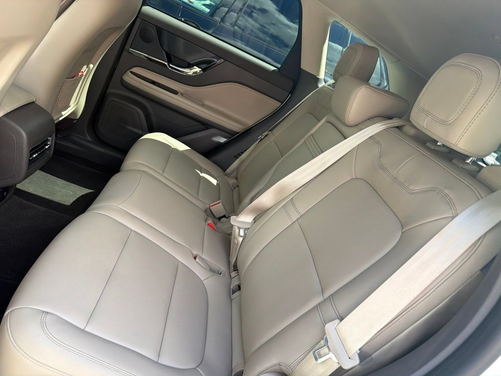 Used 2023 Lincoln Corsair FWD image 3