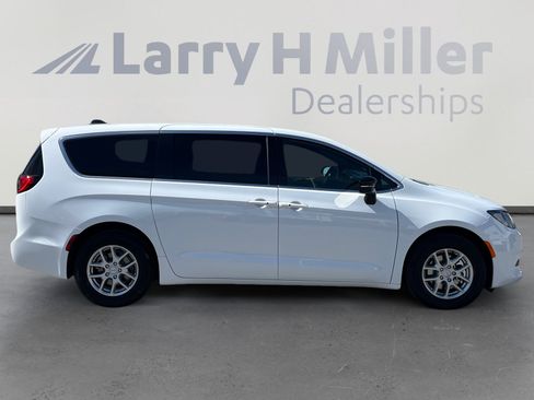New 2026 Chrysler Voyager LX image 6