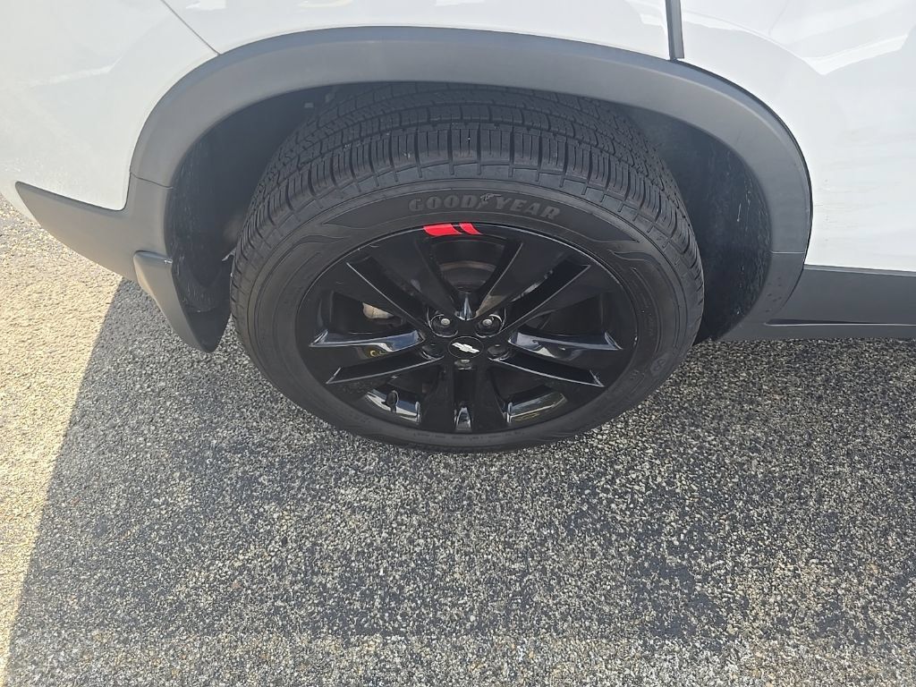 Used 2019 Chevrolet Trax LT w/ Sun & Sound Package AWD/4WD image 9