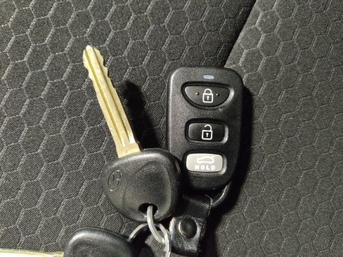 Used 2019 Hyundai Elantra SE w/ Cargo Package image 32