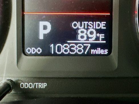 Used 2018 Toyota Corolla LE image 10