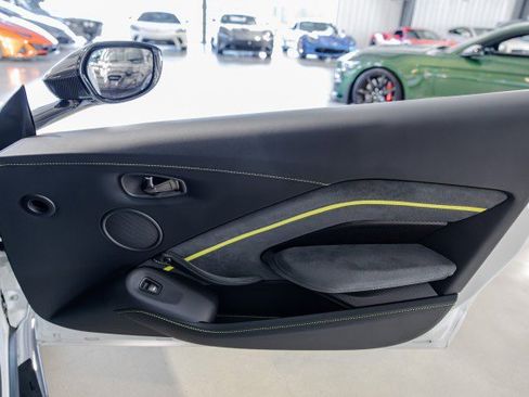 Used 2023 Aston Martin V8 Vantage Coupe RWD image 25