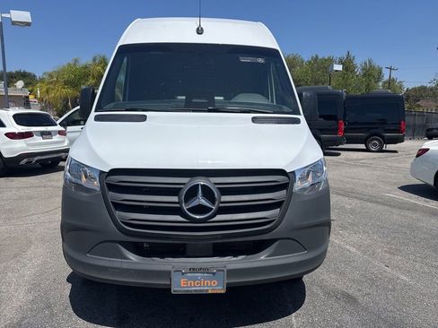 Used 2025 Mercedes-Benz Sprinter 2500 image 2