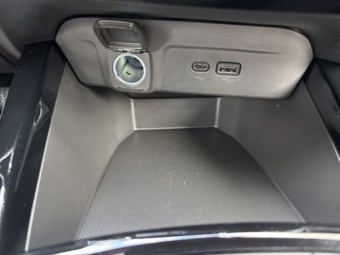 Used 2025 Chevrolet Trax LT FWD image 23