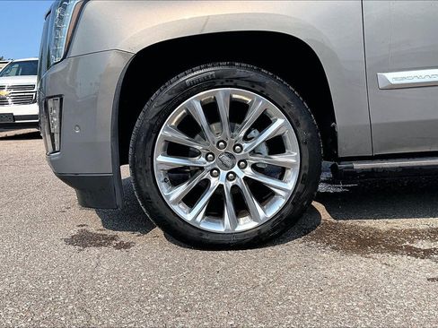 Used 2018 Cadillac Escalade ESV Premium Luxury AWD/4WD image 2