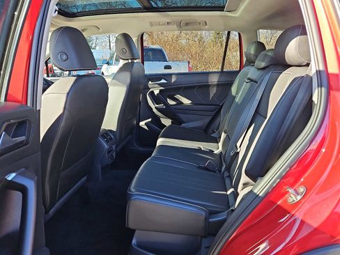 Used 2022 Volkswagen Tiguan SE w/ Panoramic Sunroof Package image 20