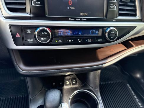 Used 2018 Toyota Highlander Plus AWD/4WD image 37