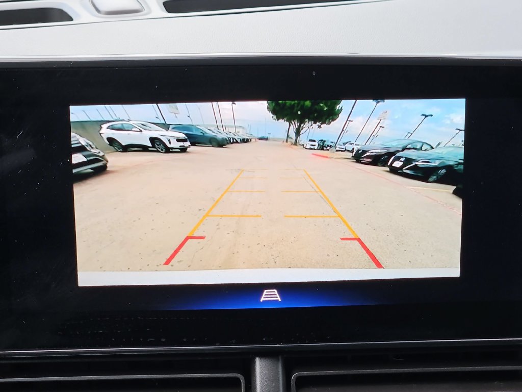 Used 2025 Chevrolet Trax LT w/ LT Convenience Package FWD image 18