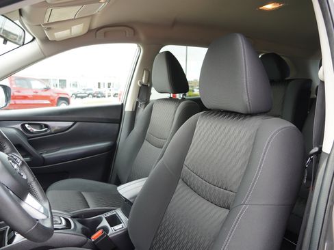 Used 2020 Nissan Rogue SV image 23