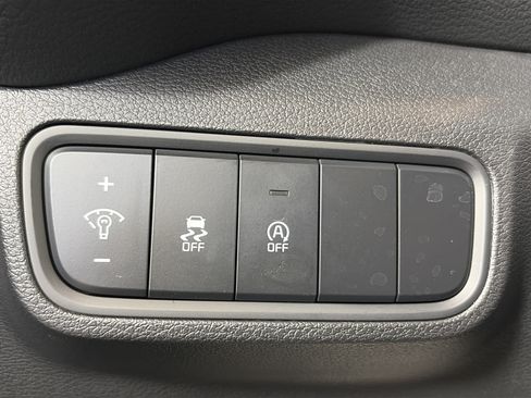 Used 2025 Kia Soul LX w/ LX Technology Package FWD image 30