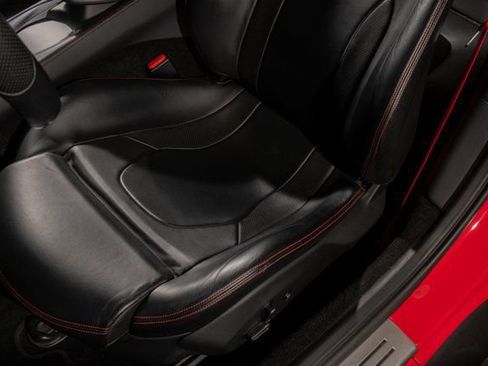 Used 2019 Ferrari Portofino image 18