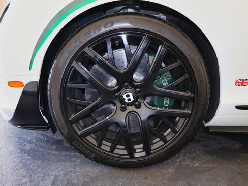 Used 2015 Bentley Continental GT3-R image 14
